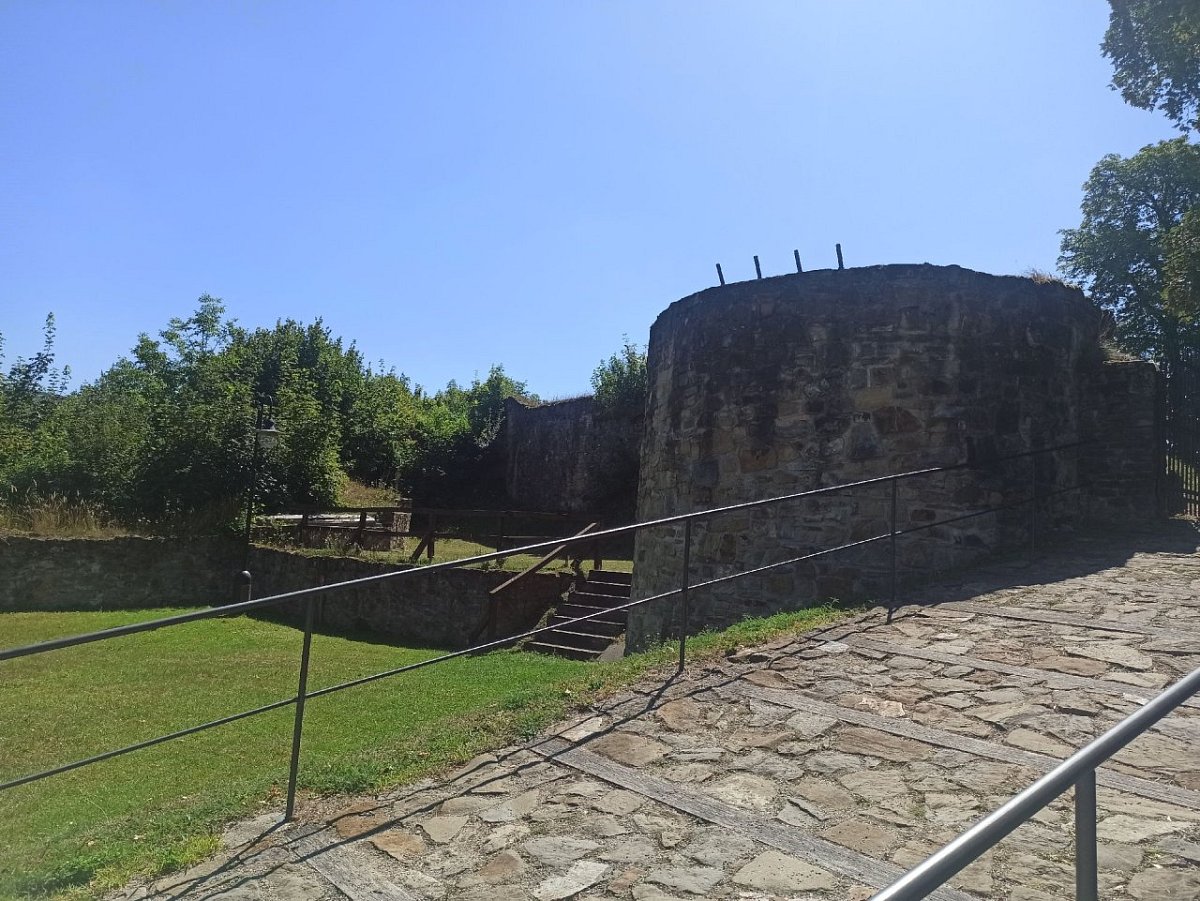 Brumov - hrad (378&nbsp;m)