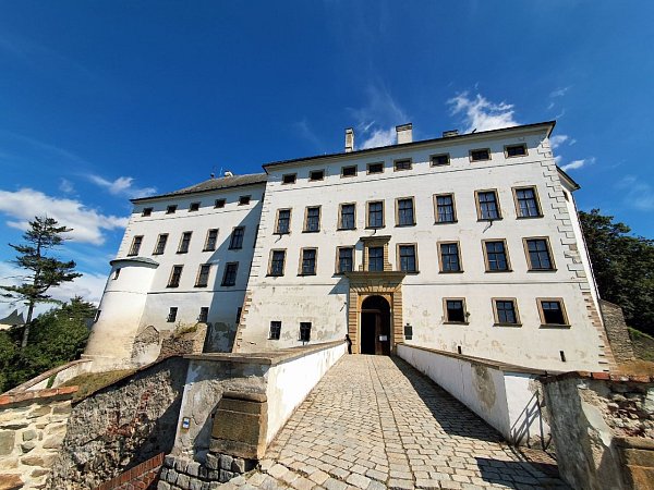 Úsov - zámek