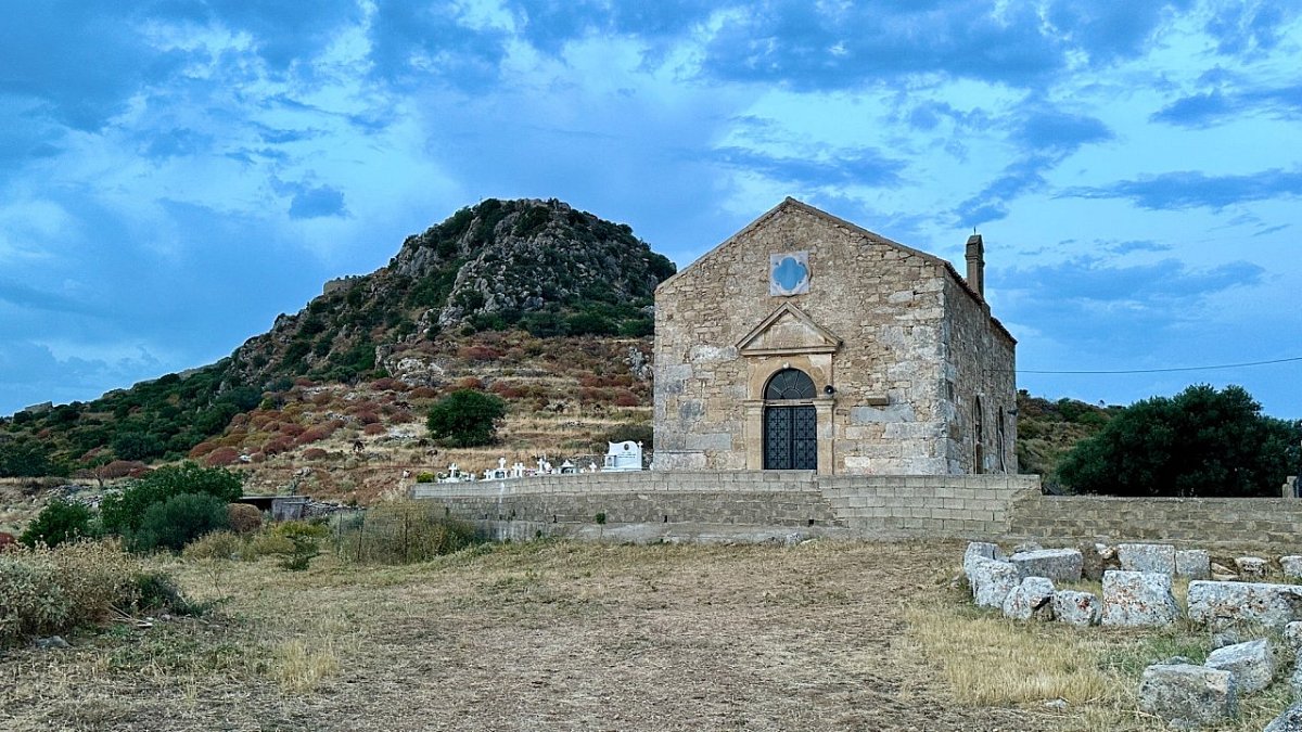 Κάστρο (418&nbsp;m)