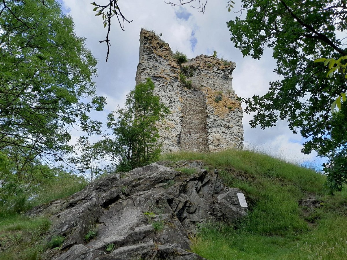 Otaslavice (Dolní hrad) - zřícenina hradu (277&nbsp;m)